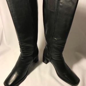 7M Black leather Rock Port calf boot.